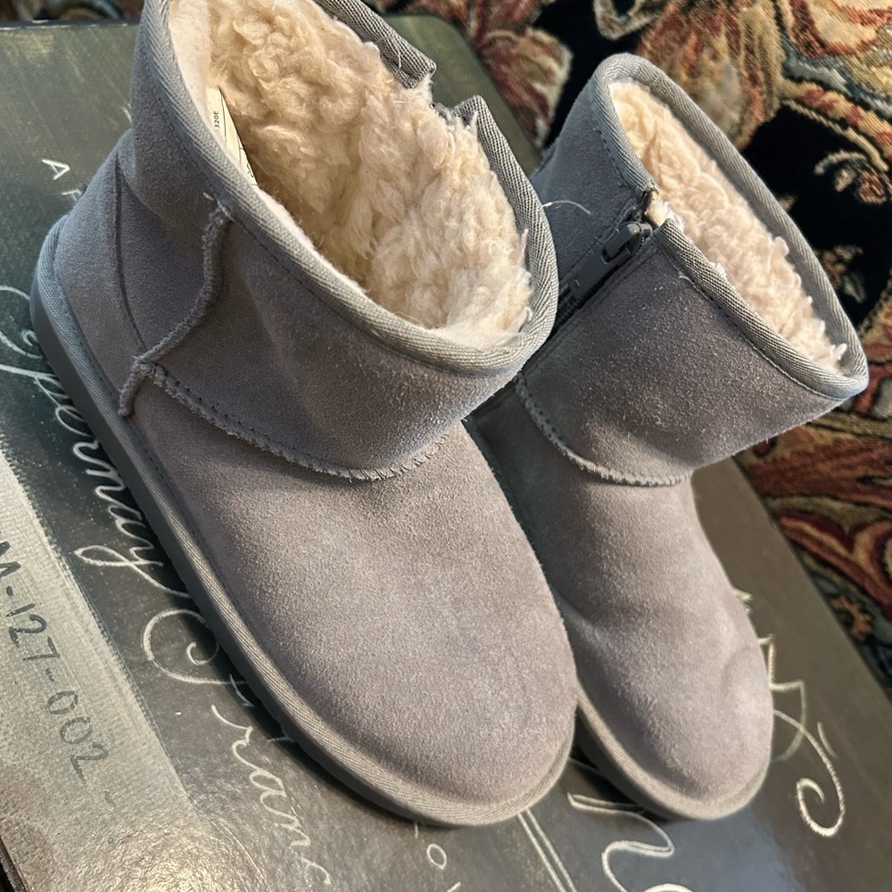 KOOLABURRA by Ugg Little boys grey boot size 3